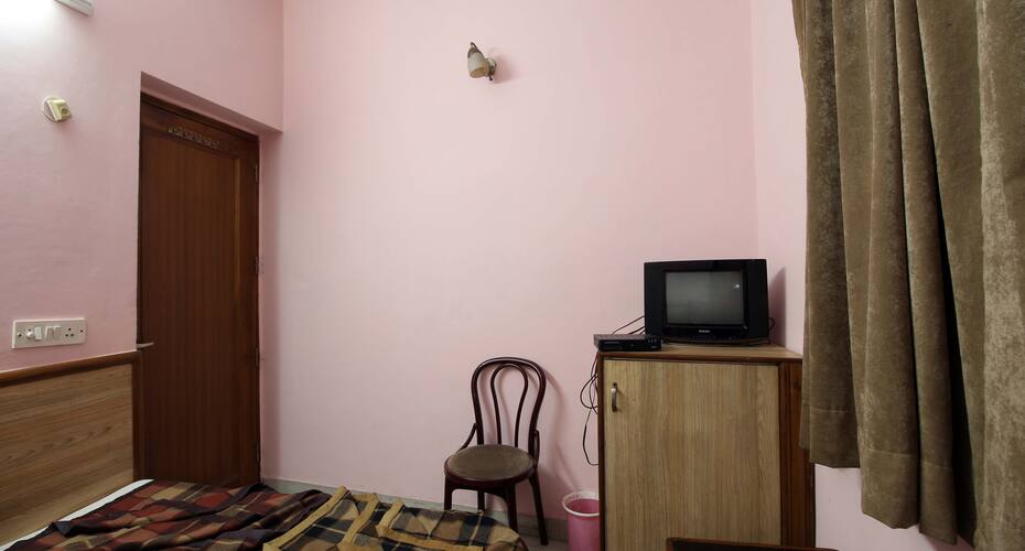 Raj's Cozy Inn, New Delhi 3